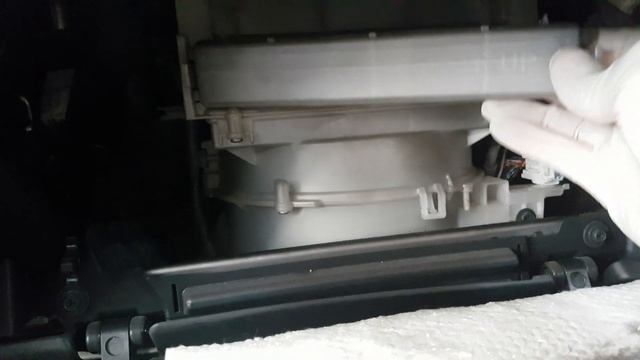 How to change cabin filter Honda Insight смотреть онлайн