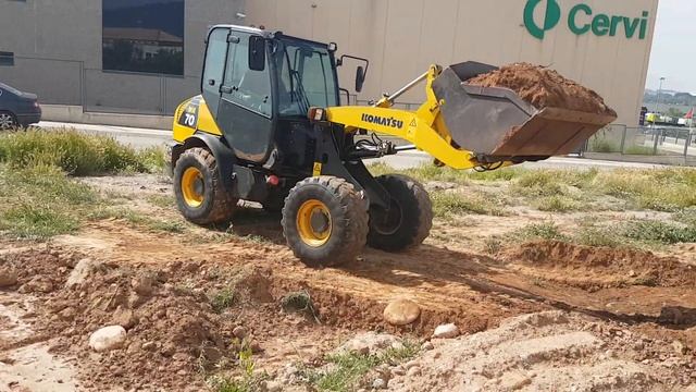 KOMATSU WA70-5 смотреть онлайн