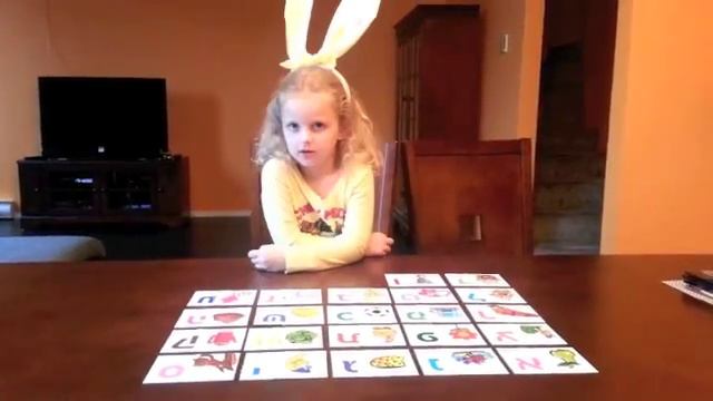 Naomi is playing in Hebrew puzzle смотреть онлайн