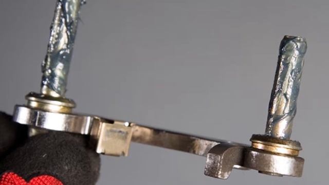 Hoe u de Ferodo remblokken kunt vervangen van uw motorfiets! смотреть онлайн