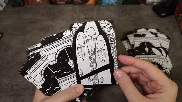 В ЛАДОНЯХ ПЕТЕРБУРГА обзор  метафорических карт / автор Александра Неронова / новинка