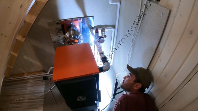 Первый запуск твердотопливного котла на даче, заправляем антифризом, обзор системы отопления смотреть онлайн