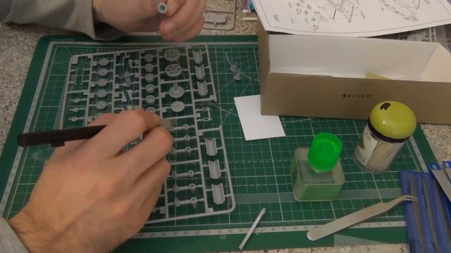 КВ-1С Trumpeter - сборка стендовой модели часть 5 - продолжаем сборку танка КВ-1С смотреть онлайн