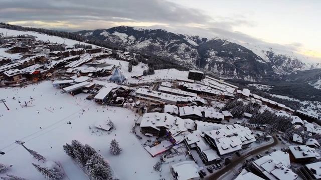 Courchevel 1850 - HD Aerial footage GoPro смотреть онлайн