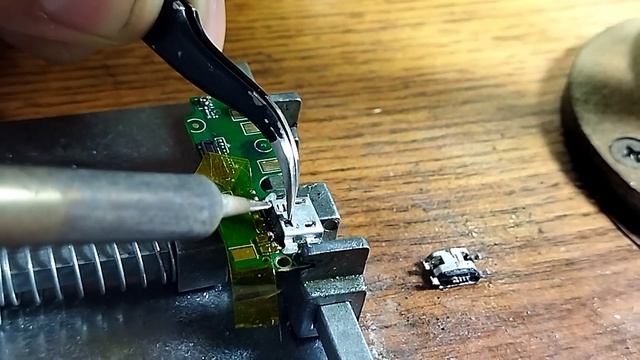 Ремонт смартфона Xiaomi Redmi 4X. Не включается не заряжается. Замена зарядного разъёма. смотреть онлайн