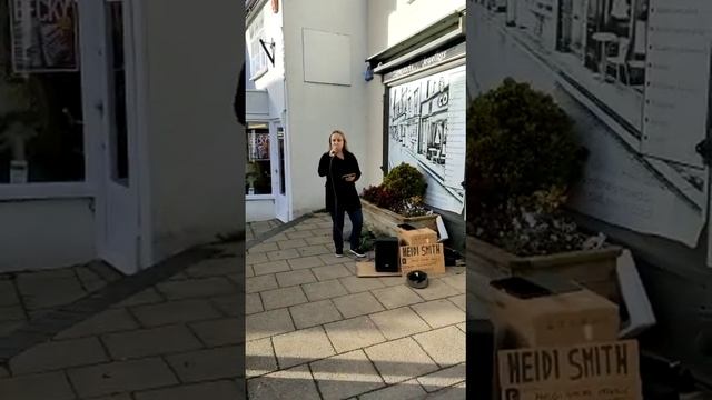 Yours-Ella Henderson ❤️ Busking for the first time in Diss town (Norfolk) смотреть онлайн