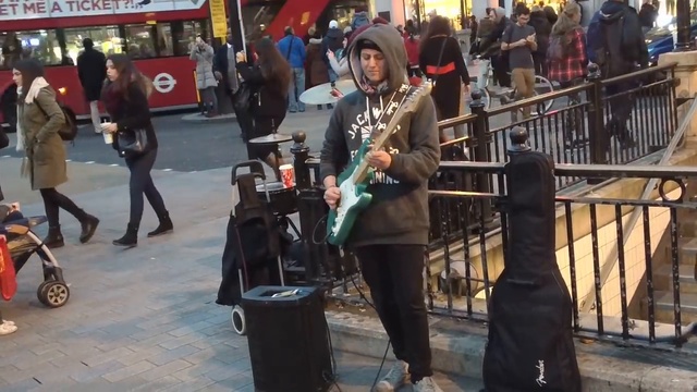 ПОТРЯСАЮЩИЕ ГИТАРНЫЕ РИФЫ ► Посреди Суетливого Лондона смотреть онлайн