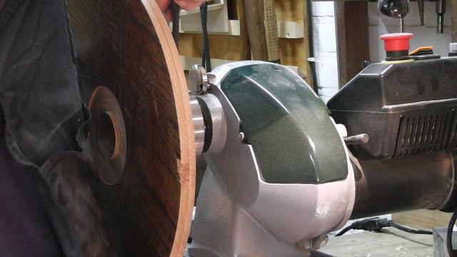 Woodturning - 16 Inch Plate Made With Banjo Extension - Coronet Herald - Record Power.