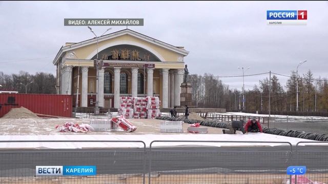 На площади Кирова начали заливать мобильный каток смотреть онлайн