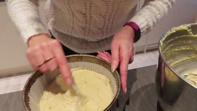 Banana Peel Cake смотреть онлайн