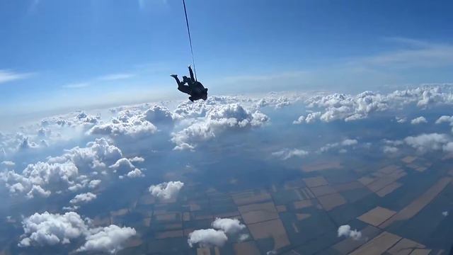 Мой первый прыжок с парашютом 4200 м смотреть онлайн