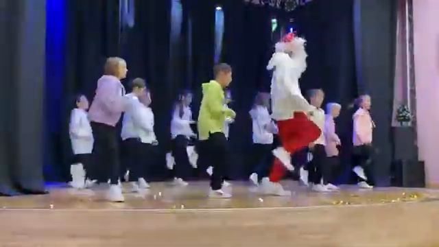 Доченька, на съёмках новогоднего ролика, в школе танцев, направление Шаффл дэнс. смотреть онлайн