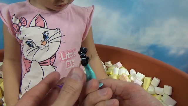 Огромный горшок зефира маршмеллоу с сюрпризами игрушками Giant pot with marshmal смотреть онлайн