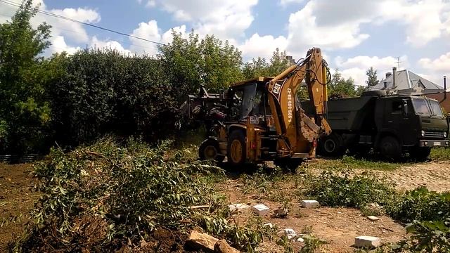 Как правильно делать планировку огорода Экскаватором-погрузчиком.CAT JCB VOLVO TEREX МТЗ ЮМЗ КАМАЗ смотреть онлайн