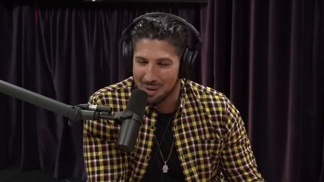 Joe Rogan Didn't Like the Portrayal of Bruce Lee in Once Upon a Time in Hollywood смотреть онлайн