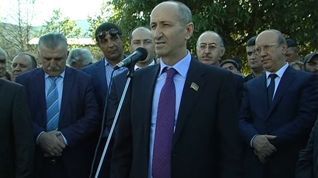 открытие памятника С. Стальскому возле лезгинского театра смотреть онлайн