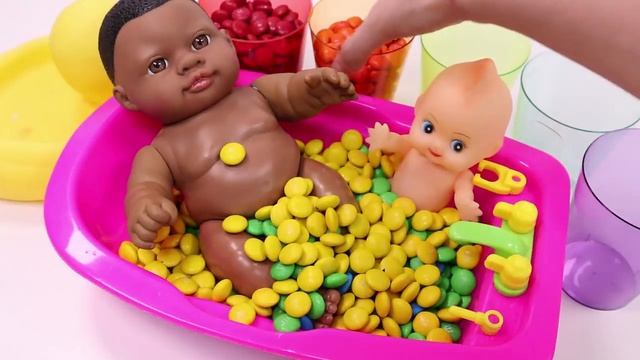 Learn colous Baby Doll M-Ms Chocolate Bath Time Nu.mp4 смотреть онлайн