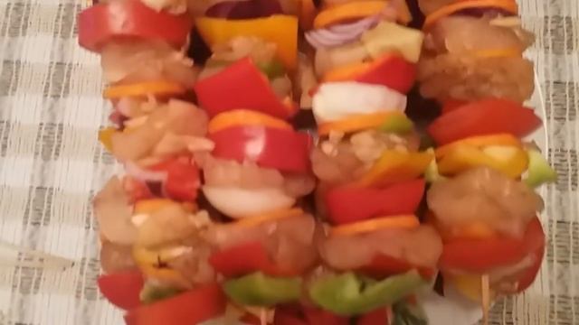 ГОТОВИМ С ЛЮБОВЬЮ! КУРИННЫЕ ШАШЛЫЧКИ С ОВОЩАМИ. смотреть онлайн
