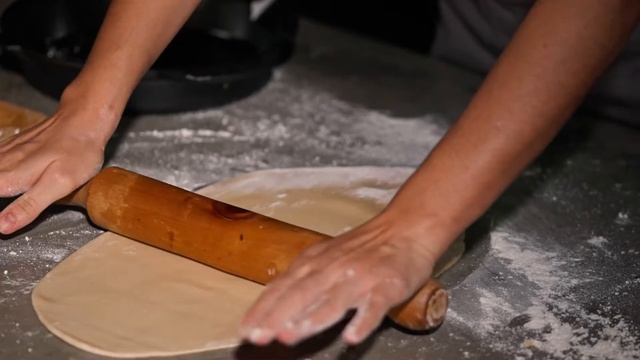 Cinnamon Buns | Victoria SIGNATUREseries 10in Skillet смотреть онлайн