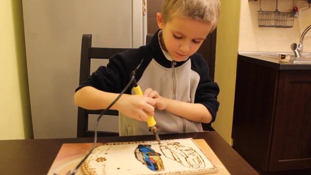 Мальчик выжигает по дереву часть4 смотреть онлайн