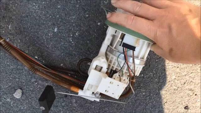 Mercedes E Class Fuel Leak and Pump / Filter Replacement смотреть онлайн