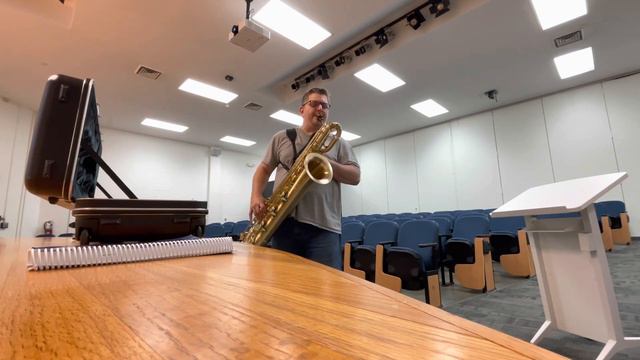 Baritone saxophone practice with 4/4-time drum beat￼. смотреть онлайн