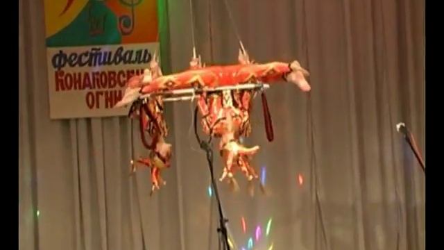 Воздушные гимнасты на люстре смотреть онлайн