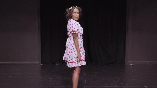 Child Star Sings to Old Men смотреть онлайн