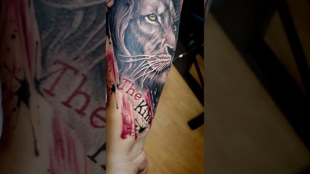León Trashpolka tatuaje en antebrazo смотреть онлайн