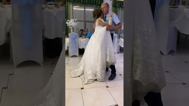 Танец невесты с папой. Самый трогательный момент на свадьбе❤ смотреть онлайн