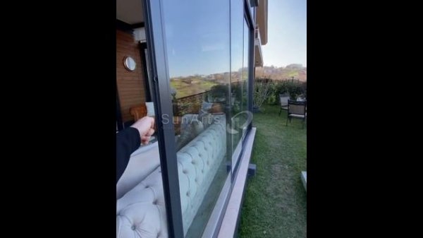 Безрамное остекление загородного дома от компании SunArts