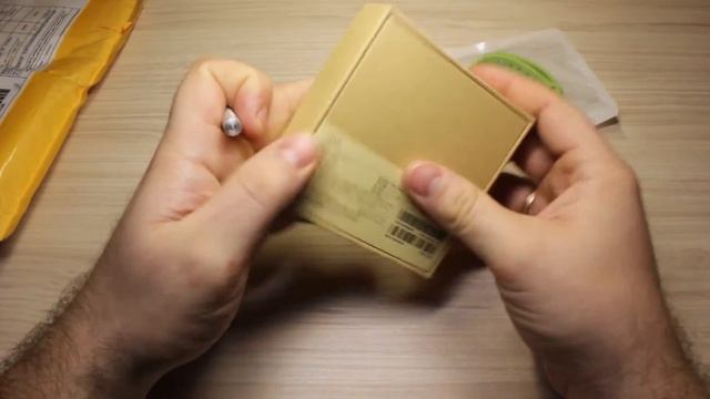 Распаковка Xiaomi Mi Band. Клевый фитнес браслет. смотреть онлайн
