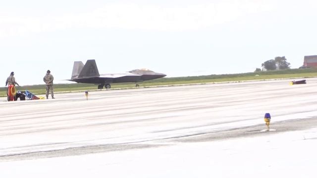 U.S. F-22 Raptors Fly With Norwegian F-35 Lightning II смотреть онлайн
