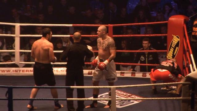 Abasov vs. Hutnik - Шамиль Абасов против Ондрей Spejbl Hutnik смотреть онлайн