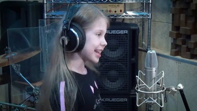 Ксения, 9 лет, поздравляет своего папу с днём рождения! смотреть онлайн