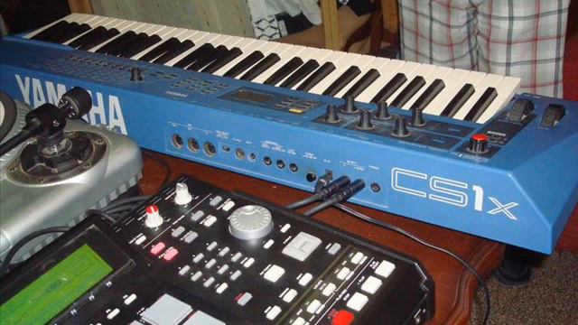 FRENCHO- NEW BEAT 261 Yamaha cs1x & MPC 2500 смотреть онлайн