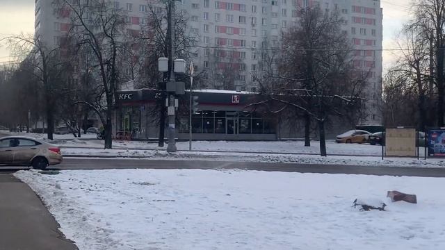Перекрёсток Бирюлёвской и Педагогической улицы, Бирюлёво Восточное, г. Москва, 01.12.2022 смотреть онлайн