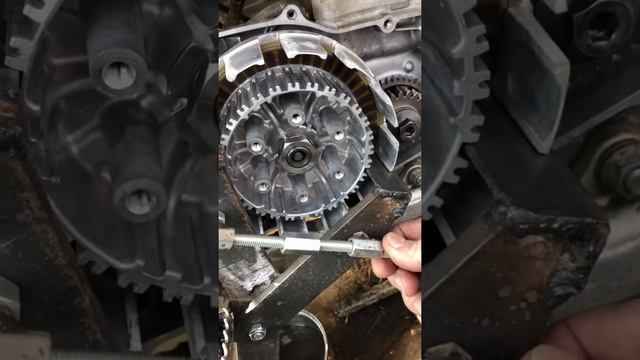 Ремонт (восстановление) корзины сцепления кроссового мотоцикла Honda CRF450R CRF250F смотреть онлайн