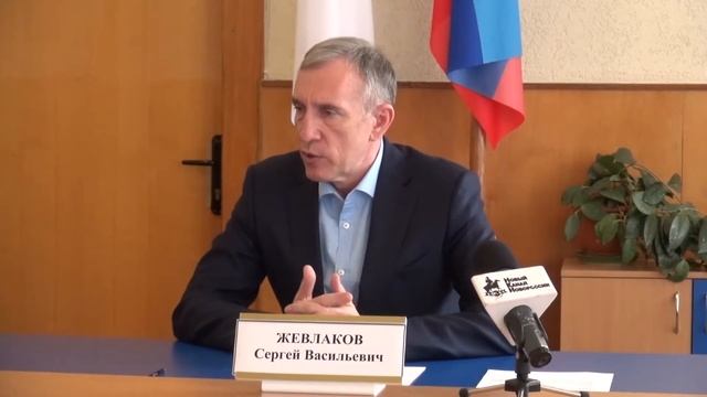 Стаханов. Жевлаков С.В. Пресс-конференция (вопрос о ремонте дорог в городе) смотреть онлайн
