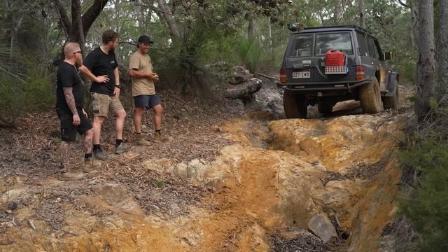 SOOTY ON ITS SIDE... then we see smoke! What happens next? смотреть онлайн