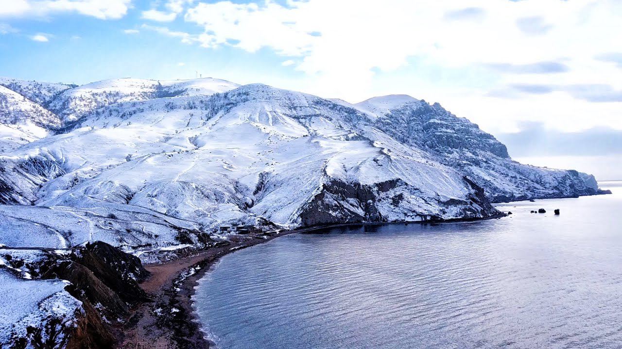 Крым сегодня ОБВАЛ ГРУНТА на пляже. Что натворил ШТОРМ. Обнаружил Хижину отшельника. Погода в КРЫМУ. смотреть онлайн