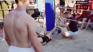 Боец ответил за удар по яйцам !!