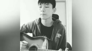 Кореец играет на гитаре красиво, классно.