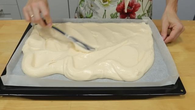 Удачный бисквит для рулетов, легко сворачивается! БИСКВИТНЫЙ РУЛЕТ с Клубникой и СМЕТАННЫМ КРЕМОМ! смотреть онлайн