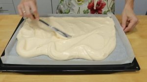 Удачный бисквит для рулетов, легко сворачивается! БИСКВИТНЫЙ РУЛЕТ с Клубникой и СМЕТАННЫМ КРЕМОМ!