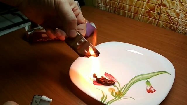 Поджигаем дешёвый шоколад с растительными маслами. Не настоящий шоколад... Как пальма.. смотреть онлайн