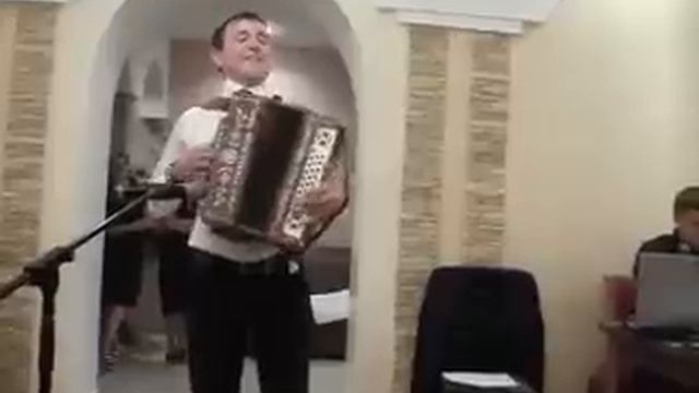 Булат Шарипов - играет на гармони смотреть онлайн