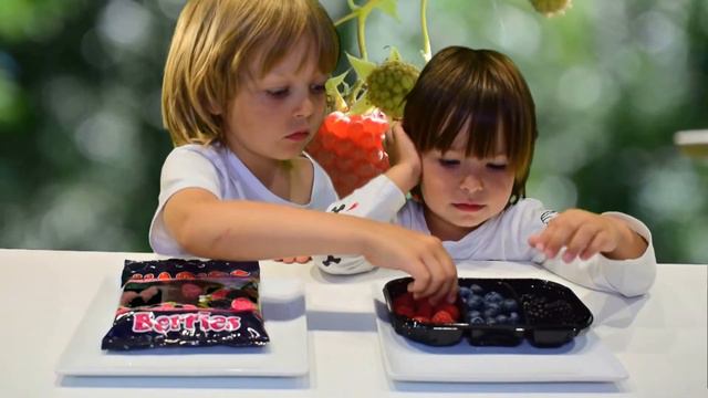 ОБЫЧНАЯ ЕДА против МАРМЕЛАДА ЧЕЛЛЕНДЖ! Haribo соль Real Food vs Gummy Food Challenge смотреть онлайн