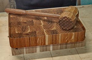 Отходы в доходы. Подарок из обрезков дуба.