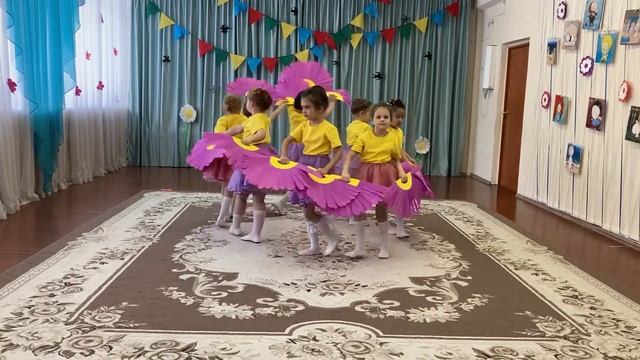 Ансамбль девочек МБДОУ № 267, танец "Чудесный мир" смотреть онлайн